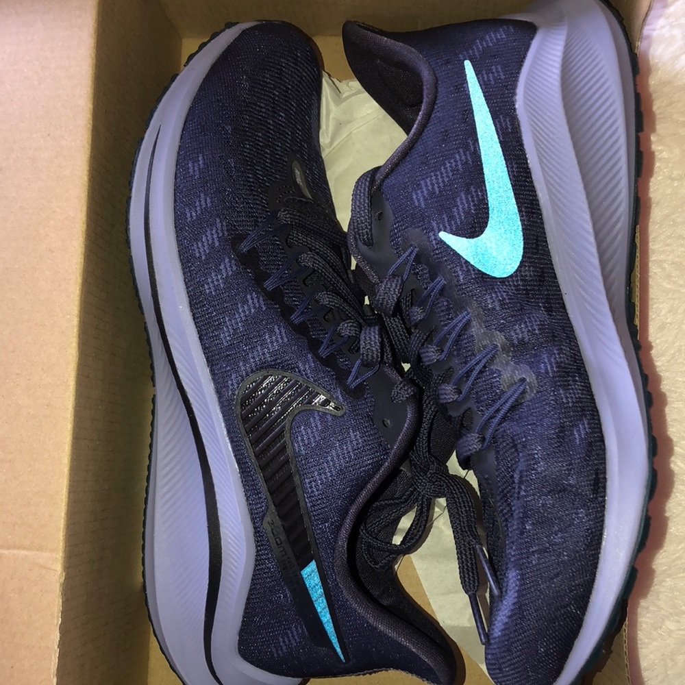 Never worn size 6 Nike air zoom vomero 14